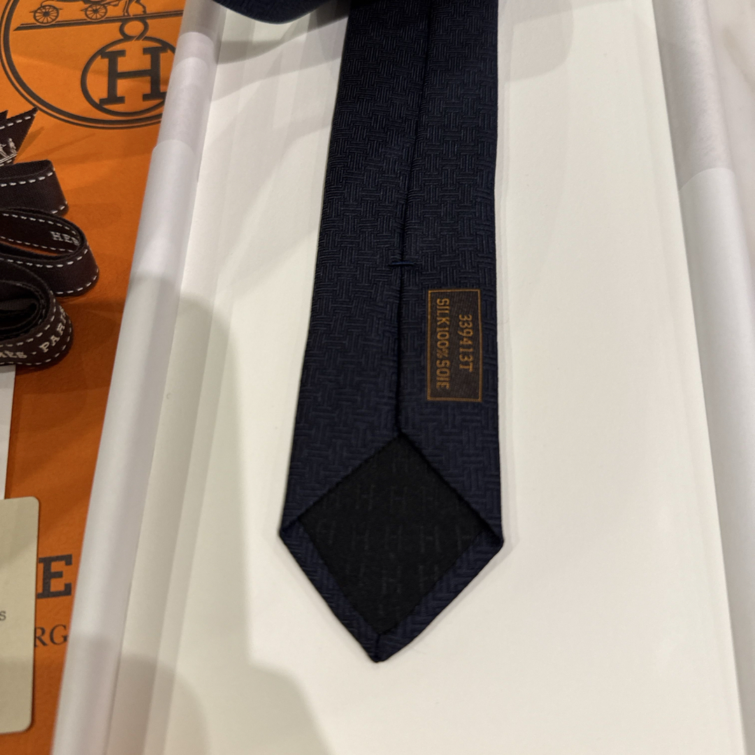 HERMES - 新品未使用 新作 HERMES ネクタイ ブラック セットの HERMES - 新品未使用 新作 HERMES ネクタイ ブラック セットの