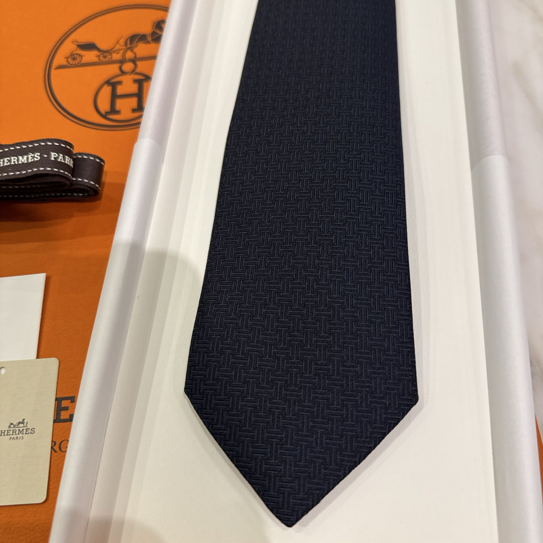 HERMES - 新品未使用 新作 HERMES ネクタイ ブラック セットの HERMES - 新品未使用 新作 HERMES ネクタイ ブラック セットの