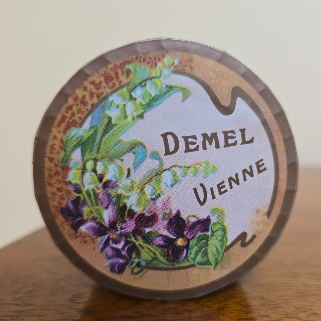 デメル - スミレの花の砂糖漬け45g Demel デメルの通販 by デメル - スミレの花の砂糖漬け45g Demel デメルの通販 by