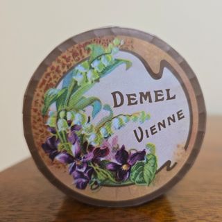 デメル - スミレの花の砂糖漬け45g Demel デメルの通販 by デメル - スミレの花の砂糖漬け45g Demel デメルの通販 by