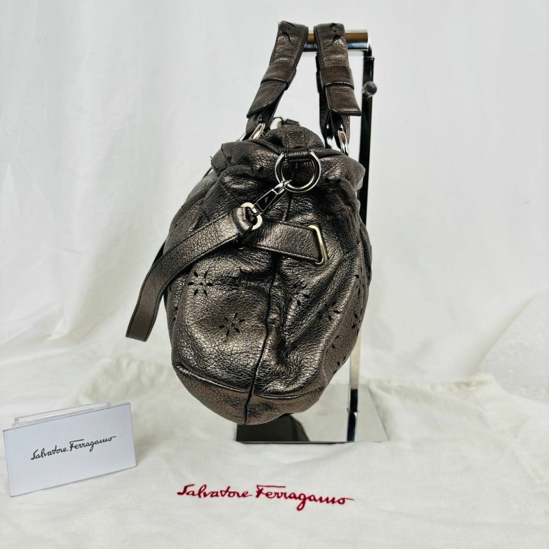 FERRAGAMO - 気品に潜む抜け感美✨ フェラガモ ハンドバッグ FERRAGAMO - 気品に潜む抜け感美✨ フェラガモ ハンドバッグ
