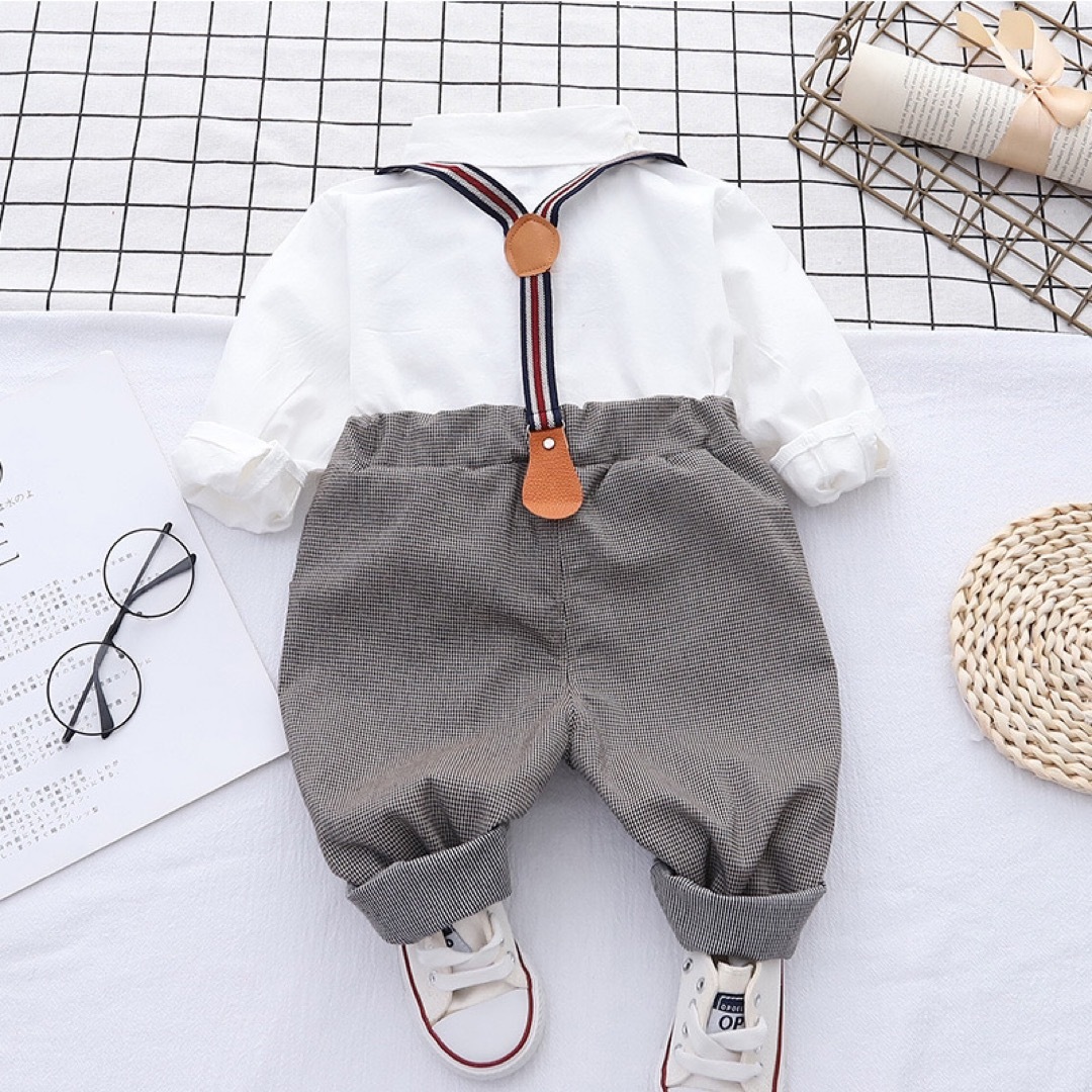 90 子供服 フォーマルスーツ 蝶ネクタイ キッズ 男の子 スーツ 卒入園 キッズ/ベビー/マタニティのキッズ服男の子用(90cm~)(ドレス/フォーマル)の商品写真