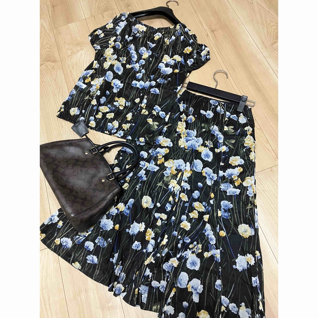 BURBERRY - 極美品 バーバリー ロンドン セットアップ 花柄 BURBERRY - 極美品 バーバリー ロンドン セットアップ 花柄