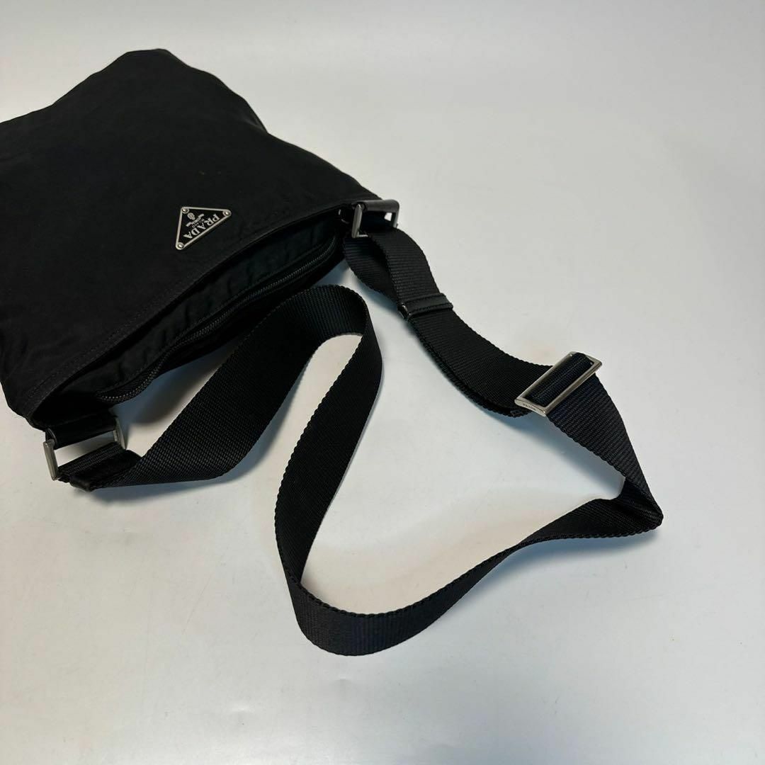 PRADA - m82【美品】プラダ 三角ロゴ ナイロン ブラック PRADA - m82【美品】プラダ 三角ロゴ ナイロン ブラック
