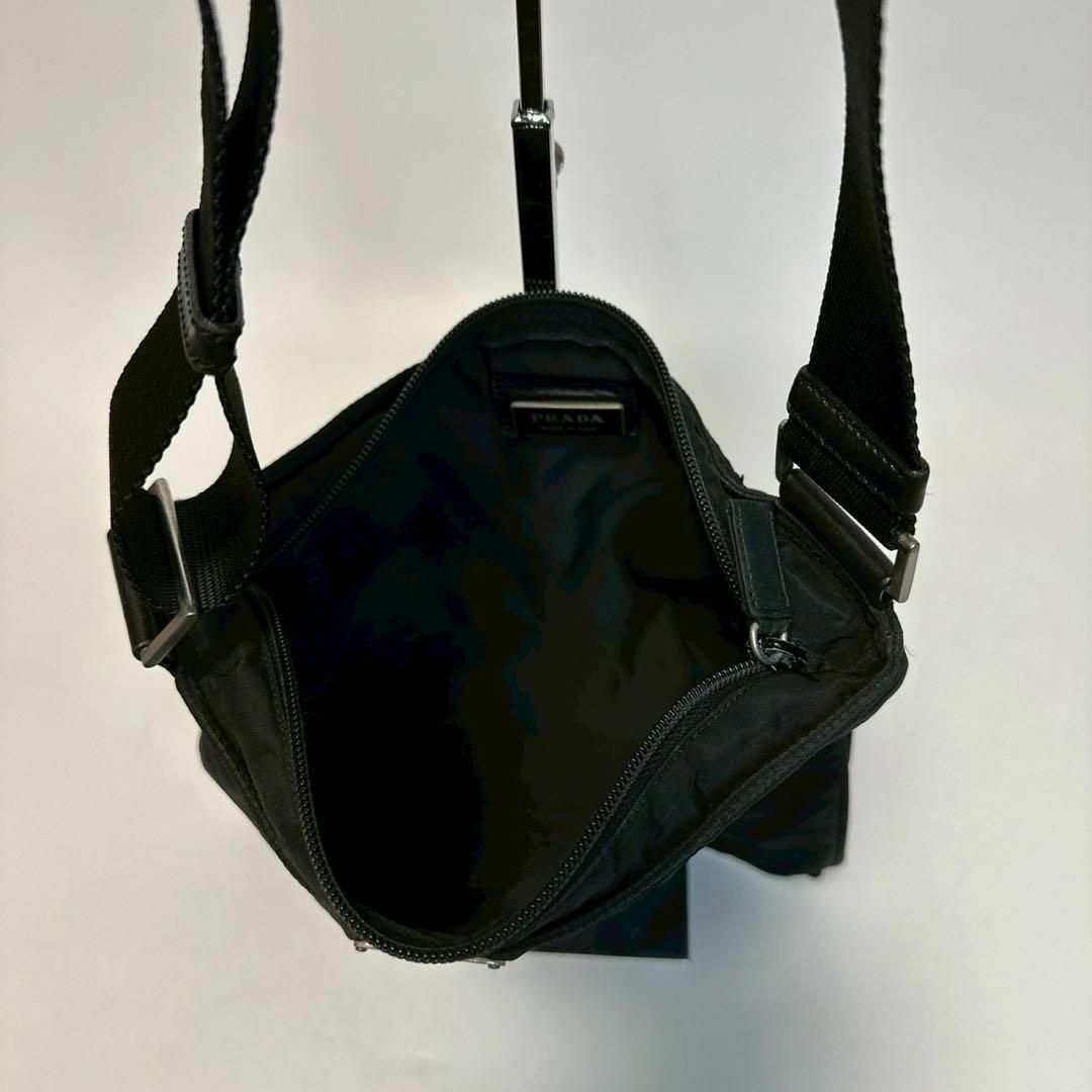 PRADA - m82【美品】プラダ 三角ロゴ ナイロン ブラック PRADA - m82【美品】プラダ 三角ロゴ ナイロン ブラック