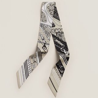HERMES - HERMES(エルメス) スカーフ美品 カレ90 ローズ HERMES - HERMES(エルメス) スカーフ美品 カレ90 ローズ