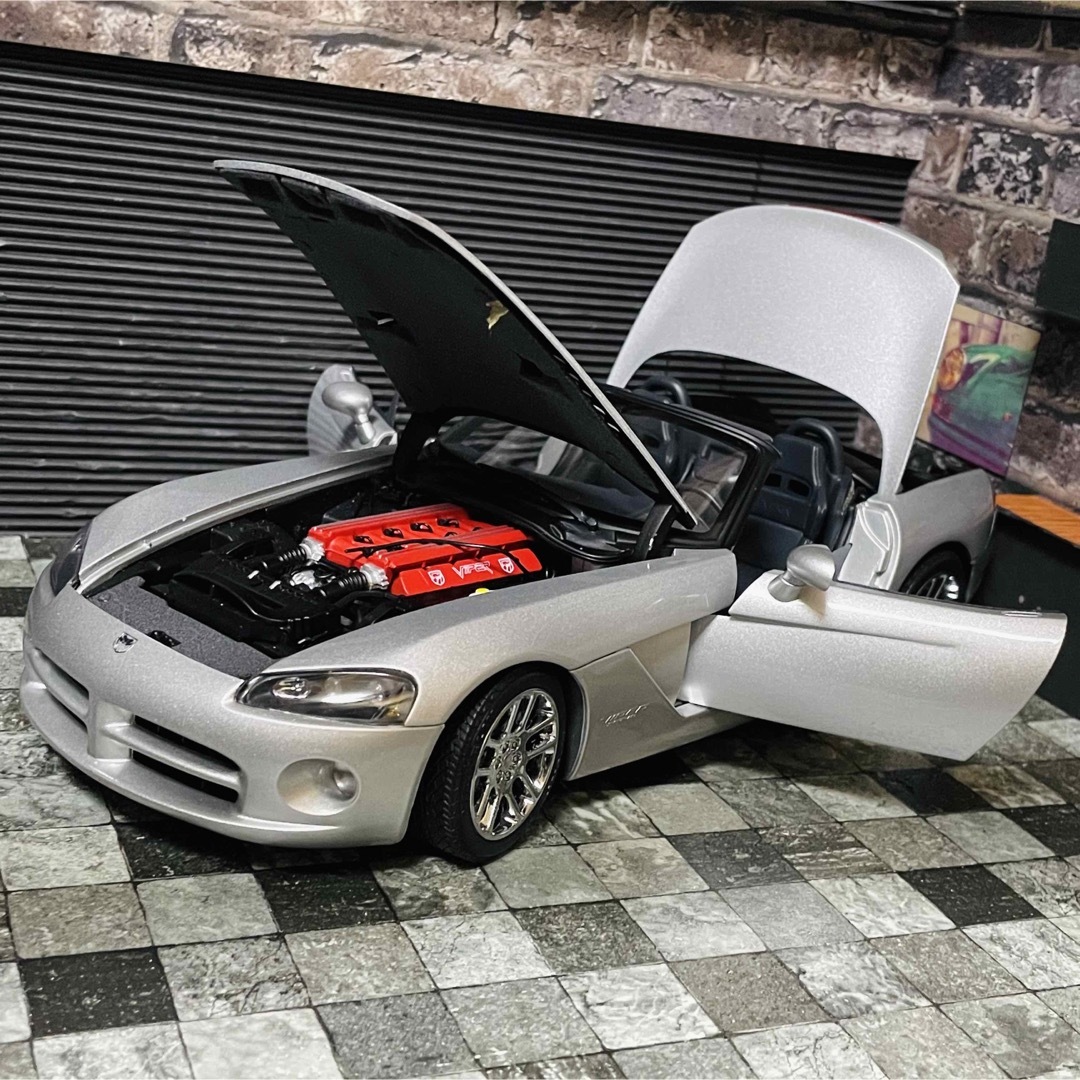 AUTOart - 1/18 AUTOart ダッジ バイパー SRT-10 コンバーチブル AUTOart - 1/18 AUTOart ダッジ バイパー SRT-10 コンバーチブル