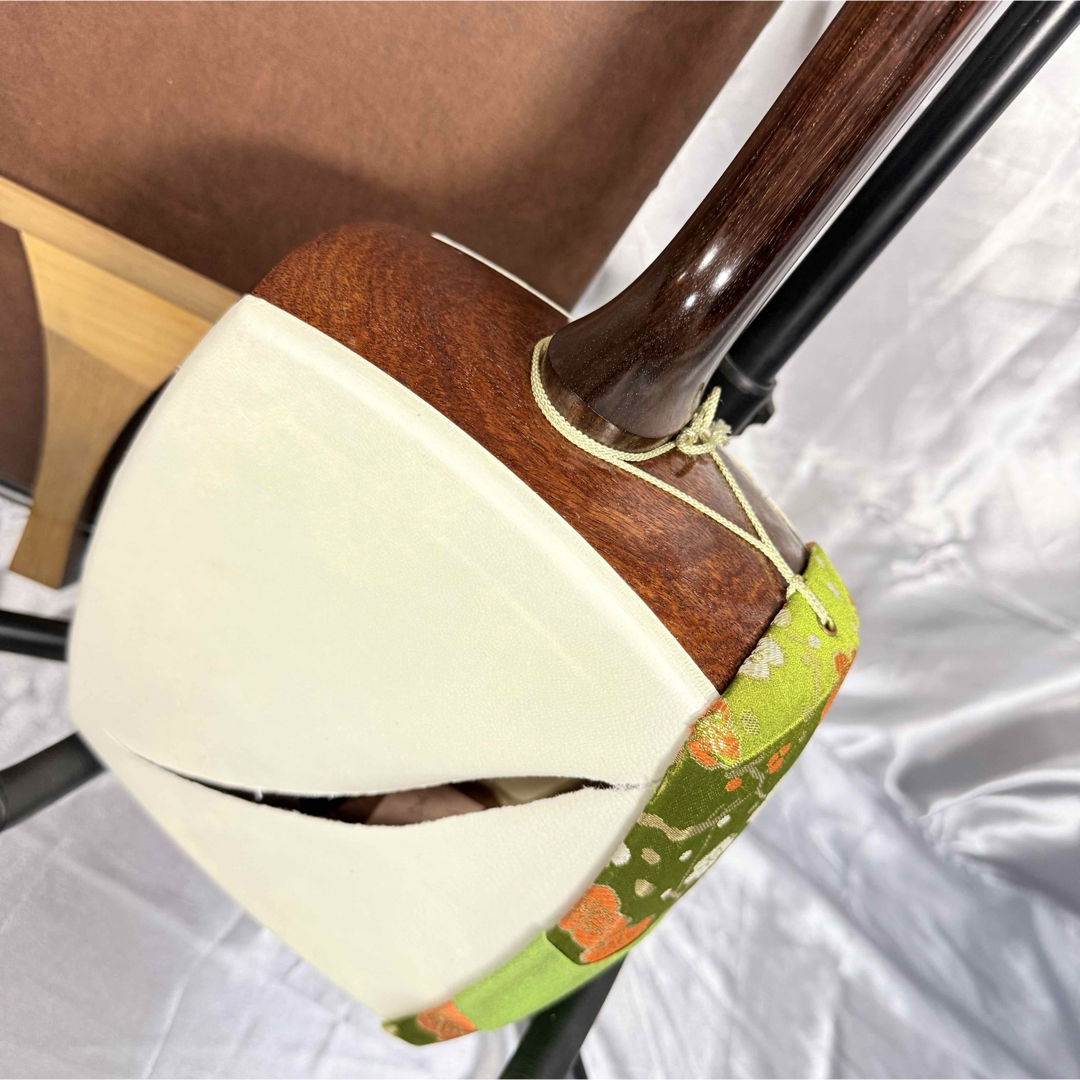 三味線 中棹 丸打胴 ハードケース付 レトロ 和楽器 紅木の通販 三味線 中棹 丸打胴 ハードケース付 レトロ 和楽器 紅木の通販