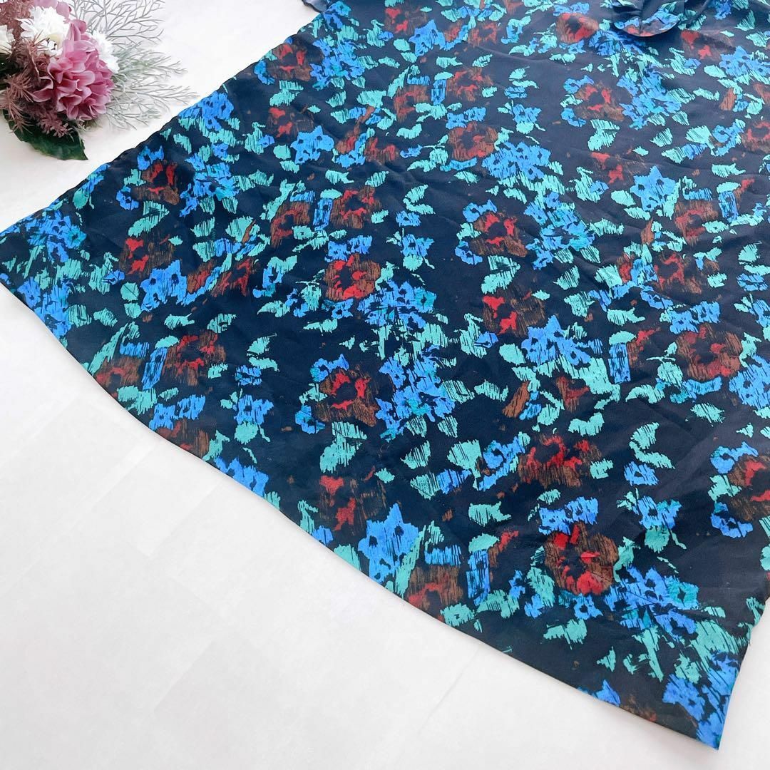 GANNI - 美品✨GANNI ガニー プリント クレープ ラッフル V GANNI - 美品✨GANNI ガニー プリント クレープ ラッフル V