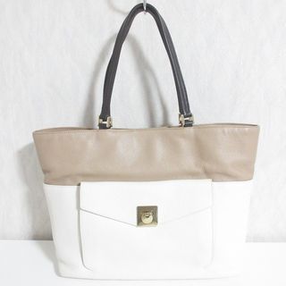FURLA(ホワイト/白色系)のフリマアイテム一覧 FURLA(ホワイト/白色系)のフリマアイテム一覧