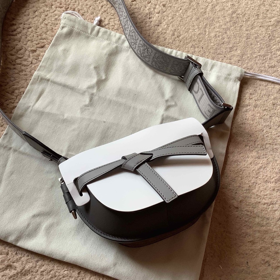 LOEWE - 新品 ロエベ LOEWE バッグ ゲートミニ ショルダーバッグ LOEWE - 新品 ロエベ LOEWE バッグ ゲートミニ ショルダーバッグ