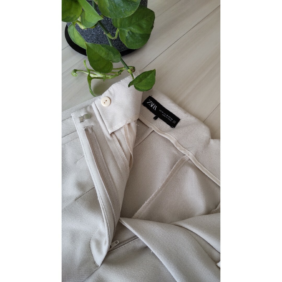 ZARA - zara ハイウエストパンツ ホワイト XSの通販 by まご ZARA - zara ハイウエストパンツ ホワイト XSの通販 by まご