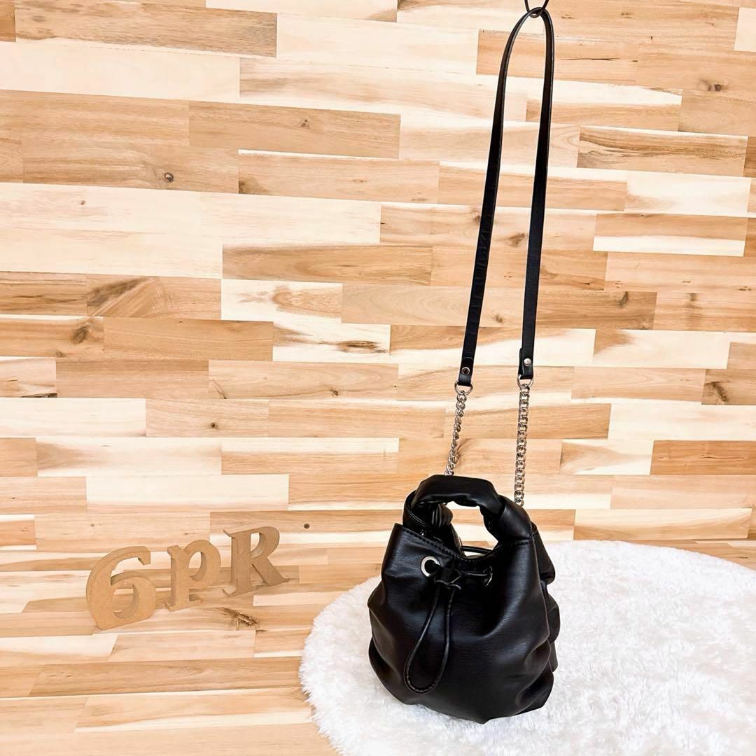 ZARA - 【ザラ】ソフト レザー きんちゃく 巾着 チェーン ZARA - 【ザラ】ソフト レザー きんちゃく 巾着 チェーン