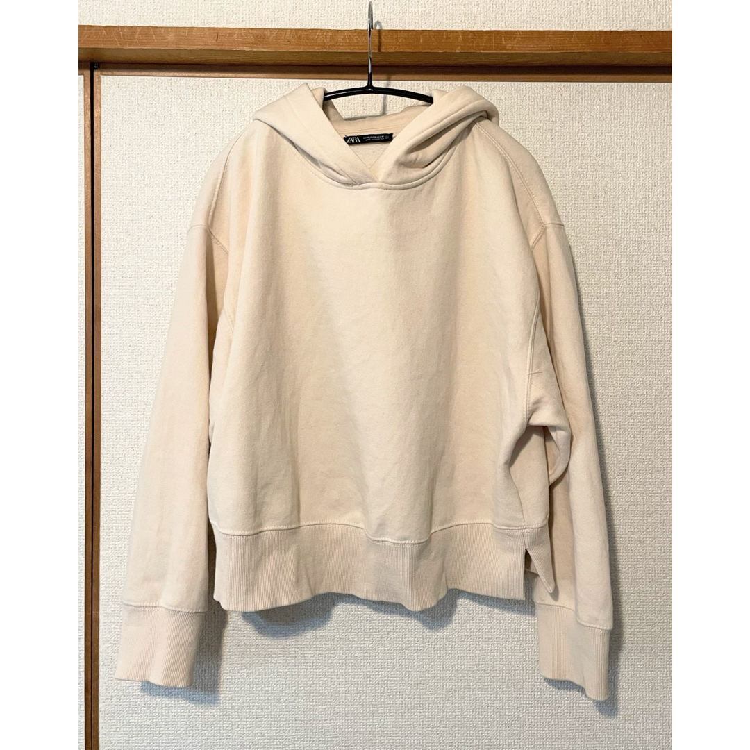 ZARA - ZARA ベージュ フード付き クロップドパーカー 美品の ZARA - ZARA ベージュ フード付き クロップドパーカー 美品の