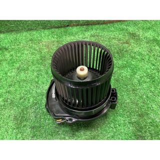 トヨタ(トヨタ)のiQ NGJ10 ヒーターブロアモーター・ヒーターモーター 130G デンソー 3061 87103-74020 1G3(車種別パーツ)