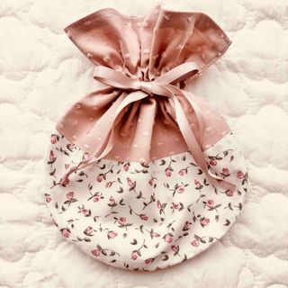 リバティ(LIBERTY.)の🌷リバティフローティングフローラ まんまるフリル巾着🌷(ポーチ)