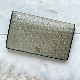 CHANEL - シャネルCHANEL二つ折り財布ピンクベージュ キャビア CHANEL - シャネルCHANEL二つ折り財布ピンクベージュ キャビア