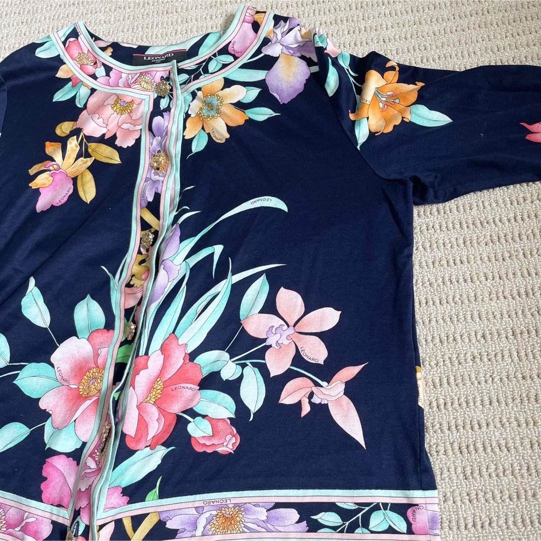 LEONARD - サイズLL レオナール 長袖 ブラウス 金花ボタン 花柄 LEONARD - サイズLL レオナール 長袖 ブラウス 金花ボタン 花柄