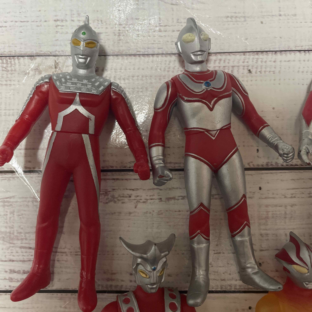 ウルトラマンフィギュア5体セット まとめ売り 送料無料 6-5の ウルトラマンフィギュア5体セット まとめ売り 送料無料 6-5の