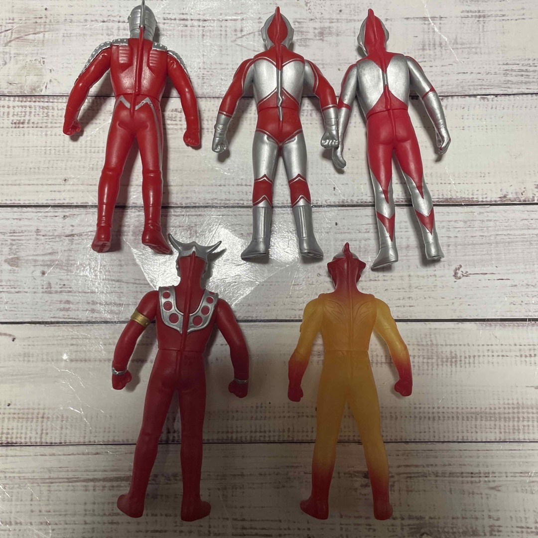 ウルトラマンフィギュア5体セット まとめ売り 送料無料 6-5の ウルトラマンフィギュア5体セット まとめ売り 送料無料 6-5の