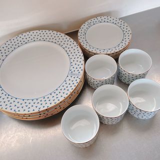 Tiffany & Co. - ティファニー Tiffany 食器15点セットの通販 by Tiffany & Co. - ティファニー Tiffany 食器15点セットの通販 by