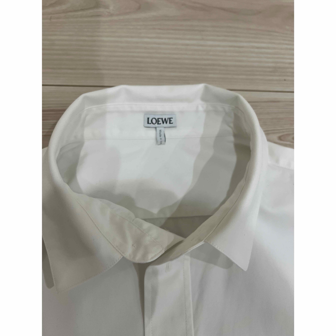 LOEWE - LOEWE ロエベ 白シャツ ロゴ 刺繍の通販 by maje shop LOEWE - LOEWE ロエベ 白シャツ ロゴ 刺繍の通販 by maje shop