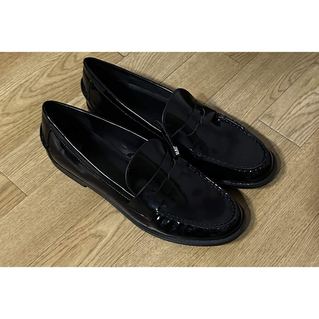 ZARA - ZARA ザラ エナメル コインローファー 42 ブラックの通販 ZARA - ZARA ザラ エナメル コインローファー 42 ブラックの通販