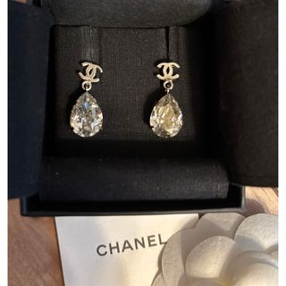 CHANEL - 【新品未使用】シャネル25C パール ピアス メタル CHANEL - 【新品未使用】シャネル25C パール ピアス メタル