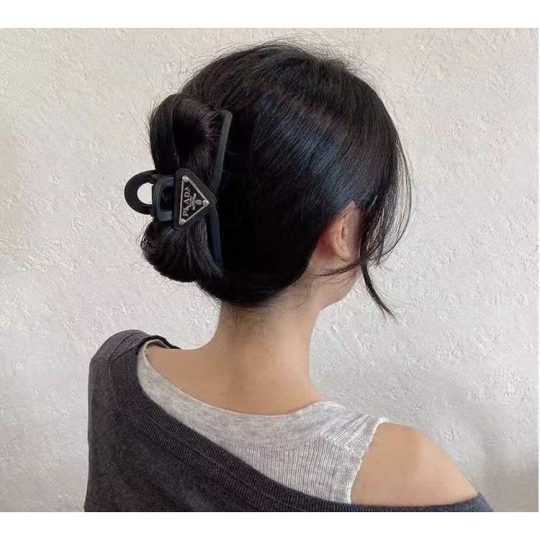 PRADA - 新品未使用 プラダ ヘアクリップ ブラックの通販 by PRADA - 新品未使用 プラダ ヘアクリップ ブラックの通販 by