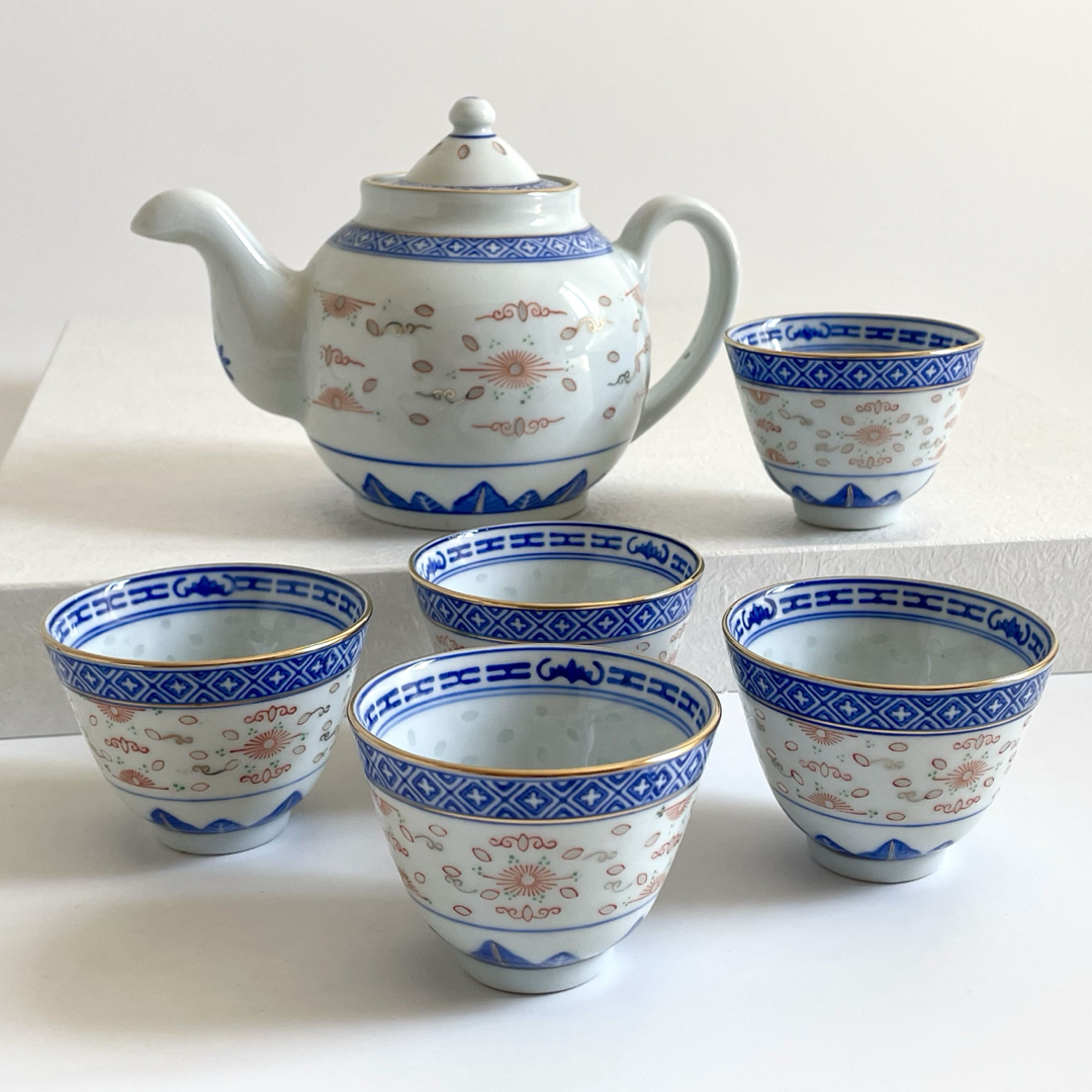 中国 景徳鎮 茶器 蛍手 青花玲瓏 ポット 茶杯5客 ビンテージの 中国 景徳鎮 茶器 蛍手 青花玲瓏 ポット 茶杯5客 ビンテージの