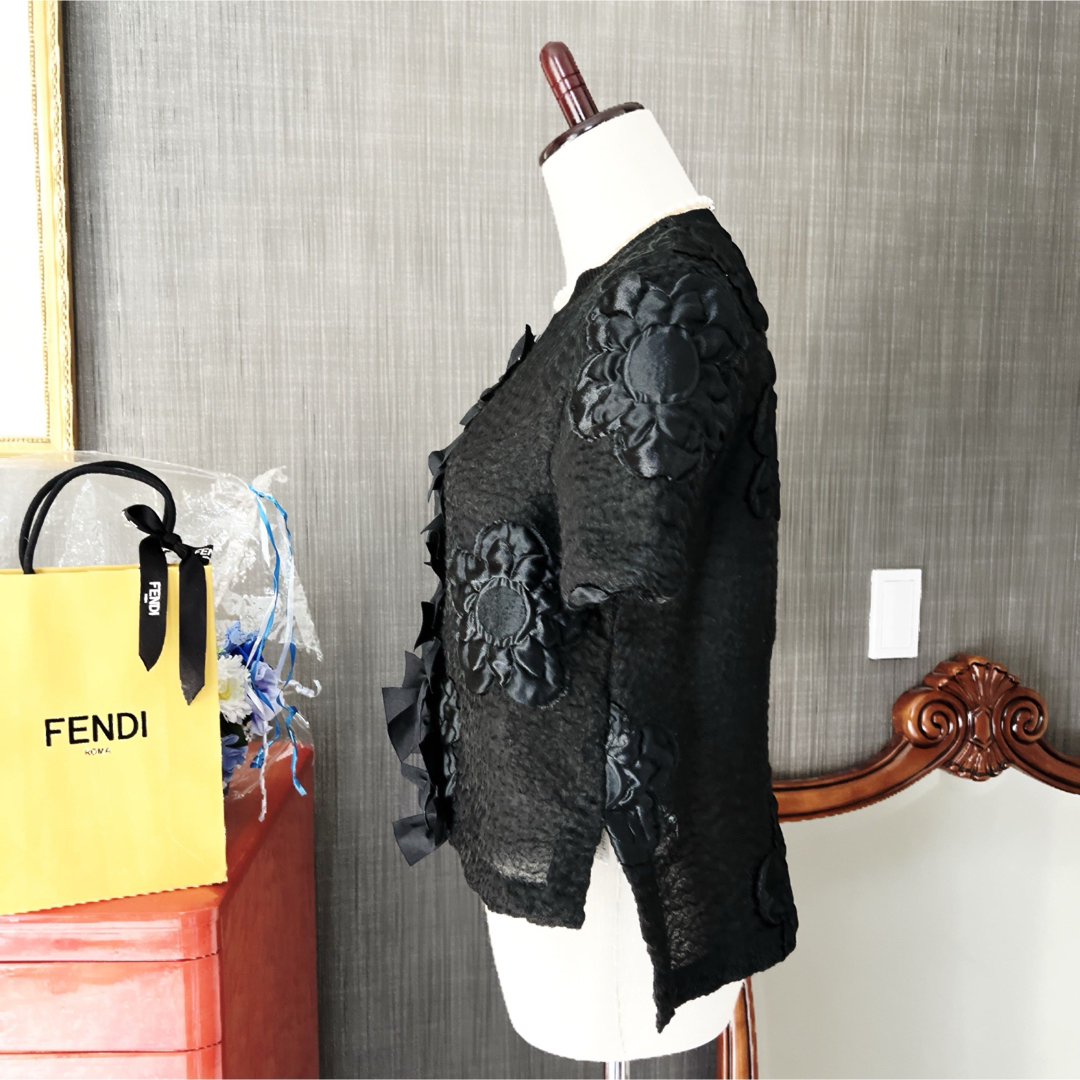 FENDI - 美品 FENDI フェンディ 立体花 トップス 花柄 刺繍 FENDI - 美品 FENDI フェンディ 立体花 トップス 花柄 刺繍