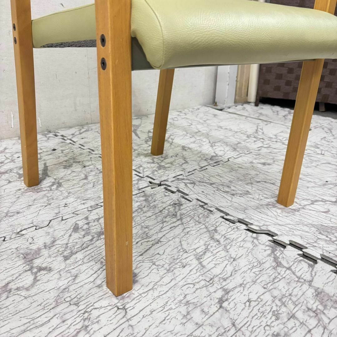 oliver - 21677 肘掛け付 木製チェア Oliverの通販 by 家具家電 oliver - 21677 肘掛け付 木製チェア Oliverの通販 by 家具家電