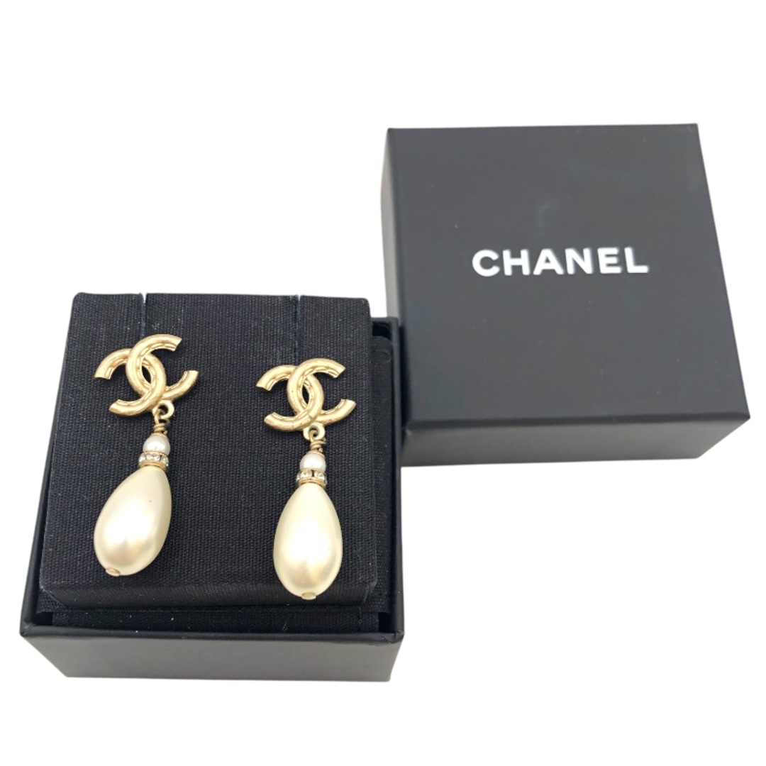 CHANEL - シャネル CHANEL ココマークフェイクパールピアス CHANEL - シャネル CHANEL ココマークフェイクパールピアス