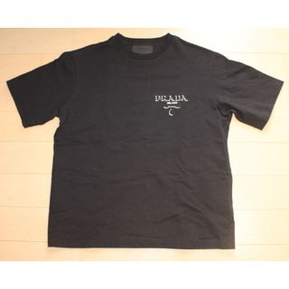 PRADA - プラダ UJN790 三角ロゴプレートポケットTシャツ メンズ PRADA - プラダ UJN790 三角ロゴプレートポケットTシャツ メンズ