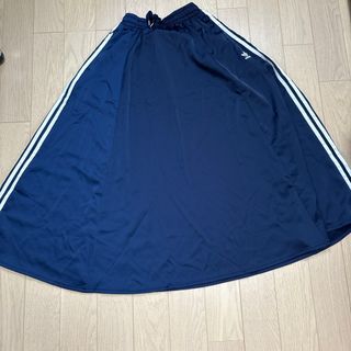 adidas - 新品・未使用品 adidas 3本ライン ロングスカートの adidas - 新品・未使用品 adidas 3本ライン ロングスカートの