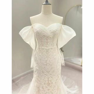 ベージュカラーにブラウンのグリッター小花を組み合わせた ベージュカラーにブラウンのグリッター小花を組み合わせた