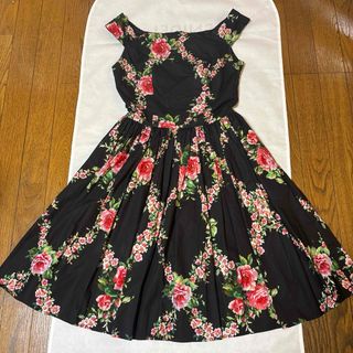 Blumarine - blumarine ブルマリン 薔薇柄コットン100 Blumarine - blumarine ブルマリン 薔薇柄コットン100