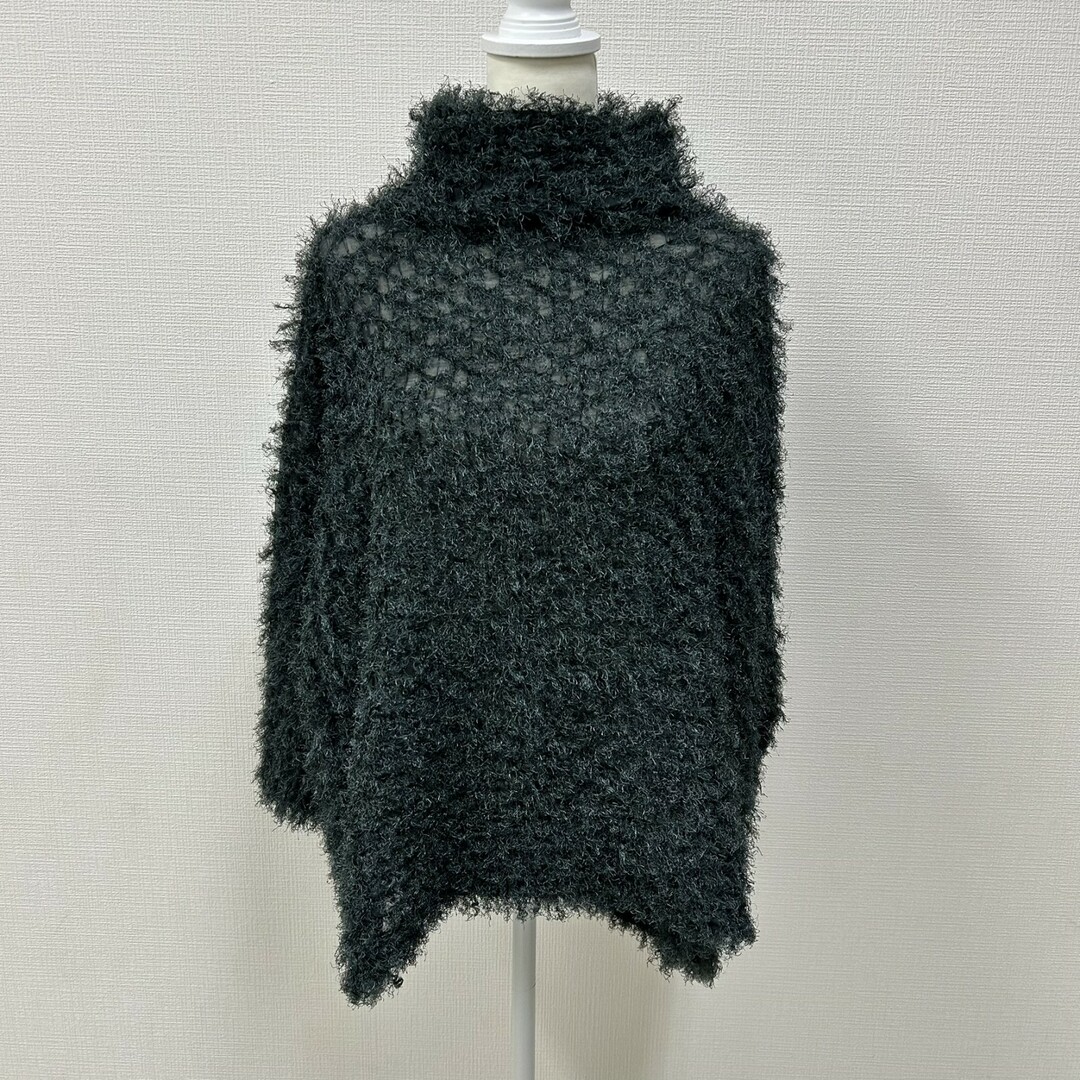 ISSEY MIYAKE me】イッセイミヤケ グリーン系 長袖ニット 無地 ISSEY MIYAKE me】イッセイミヤケ グリーン系 長袖ニット 無地