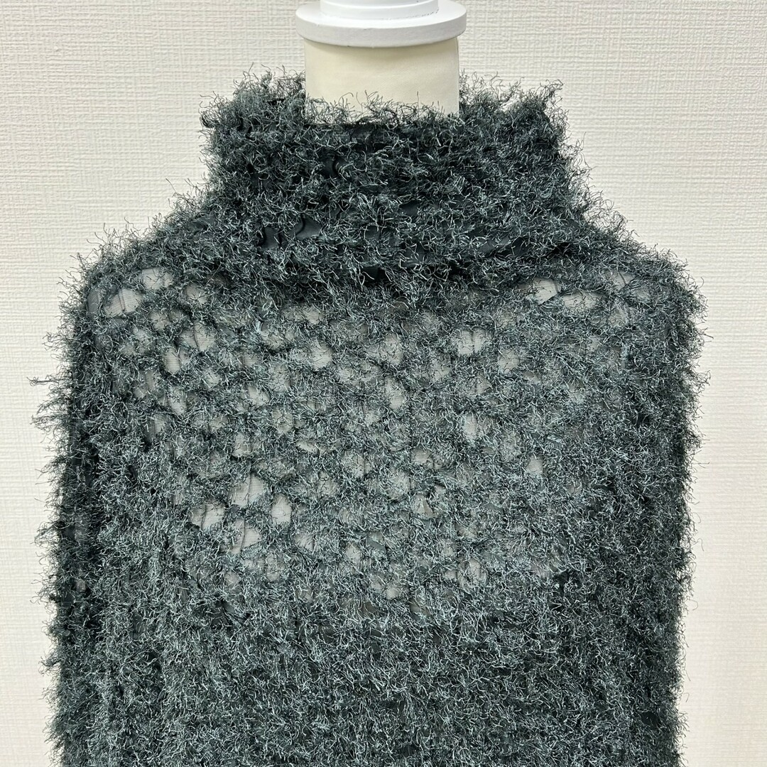 ISSEY MIYAKE me】イッセイミヤケ グリーン系 長袖ニット 無地 ISSEY MIYAKE me】イッセイミヤケ グリーン系 長袖ニット 無地