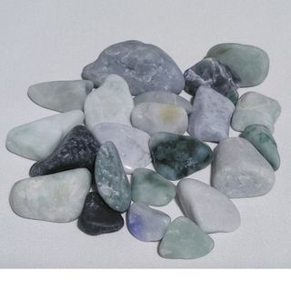 糸魚川翡翠　豆ひすい　ヒスイ 原石 153g(その他)