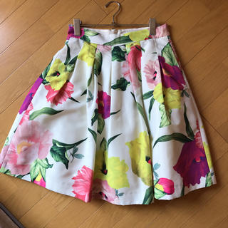 テッドベイカー(TED BAKER)の花柄フレアスカート(ひざ丈スカート)