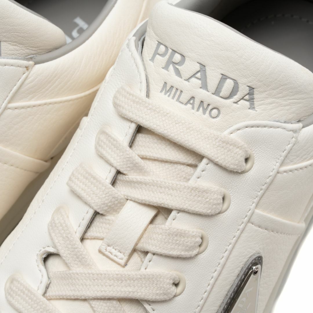 PRADA - 新品 PRADA ダウンタウン ナッパレザー スニーカーの PRADA - 新品 PRADA ダウンタウン ナッパレザー スニーカーの