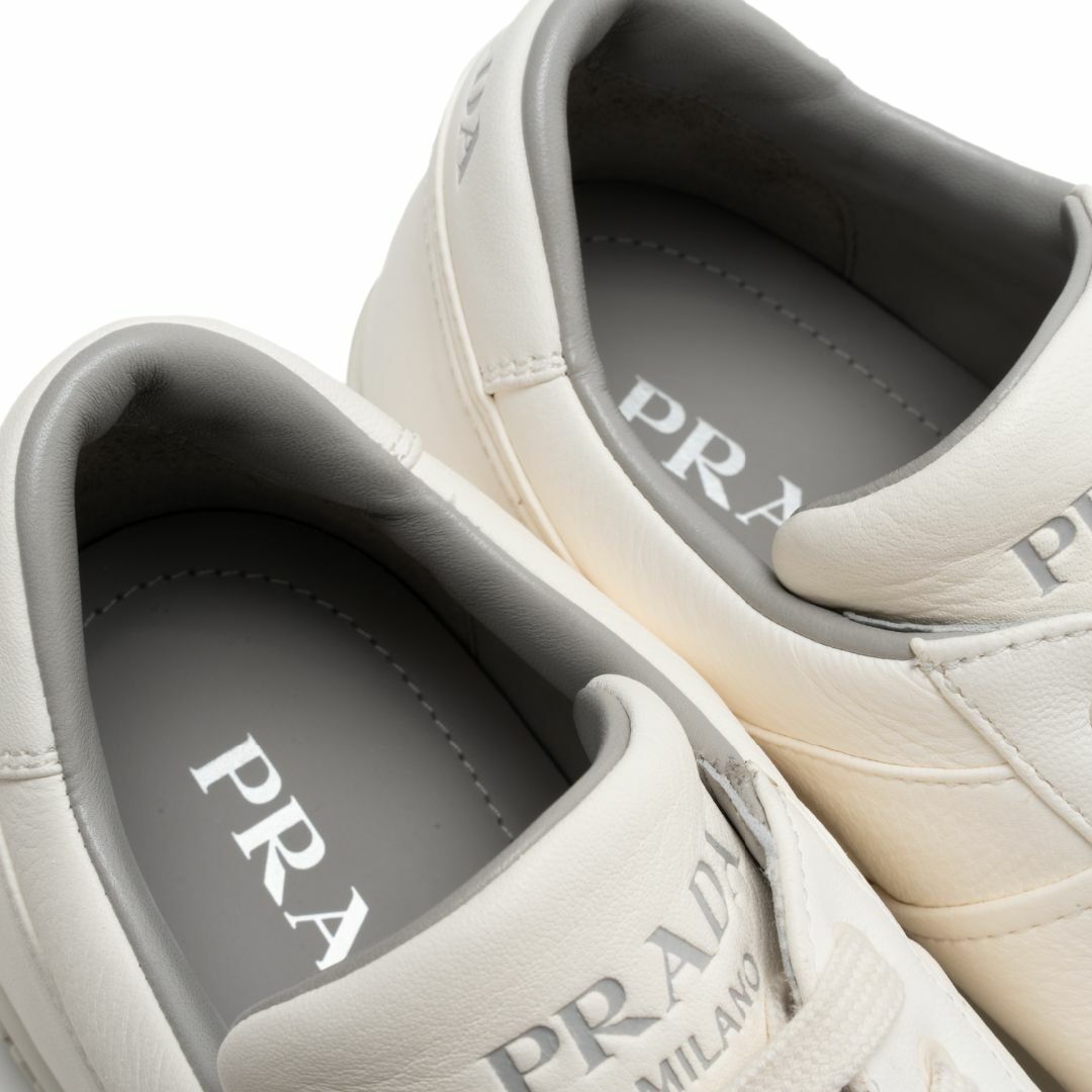 PRADA - 新品 PRADA ダウンタウン ナッパレザー スニーカーの PRADA - 新品 PRADA ダウンタウン ナッパレザー スニーカーの