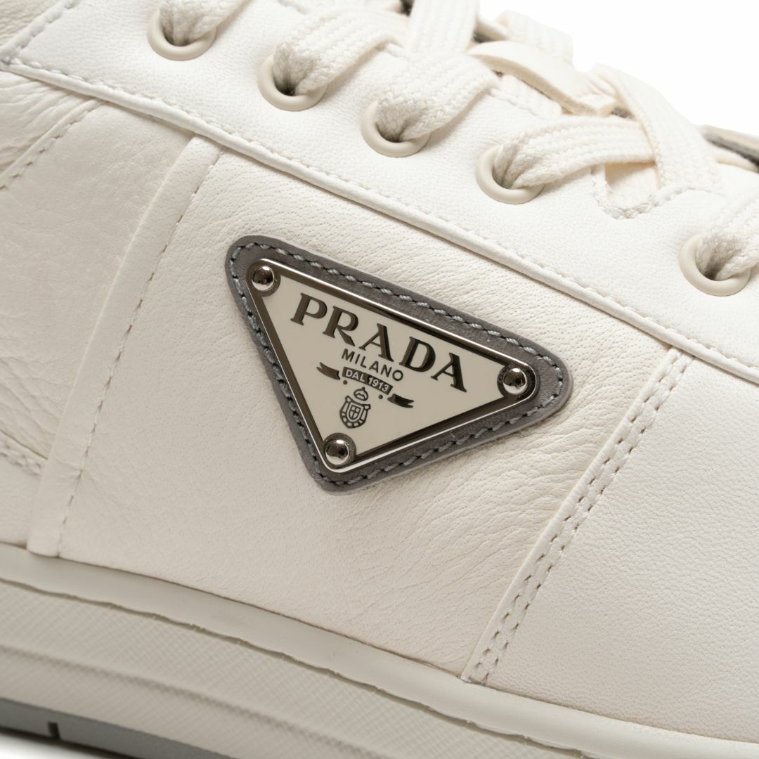 PRADA - 新品 PRADA ダウンタウン ナッパレザー スニーカーの PRADA - 新品 PRADA ダウンタウン ナッパレザー スニーカーの