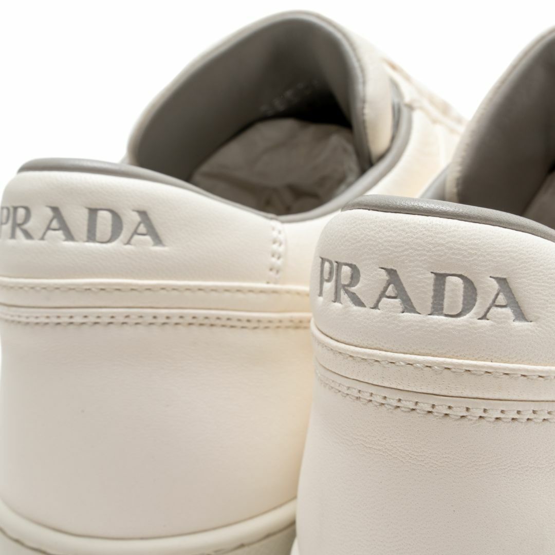 PRADA - 新品 PRADA ダウンタウン ナッパレザー スニーカーの PRADA - 新品 PRADA ダウンタウン ナッパレザー スニーカーの