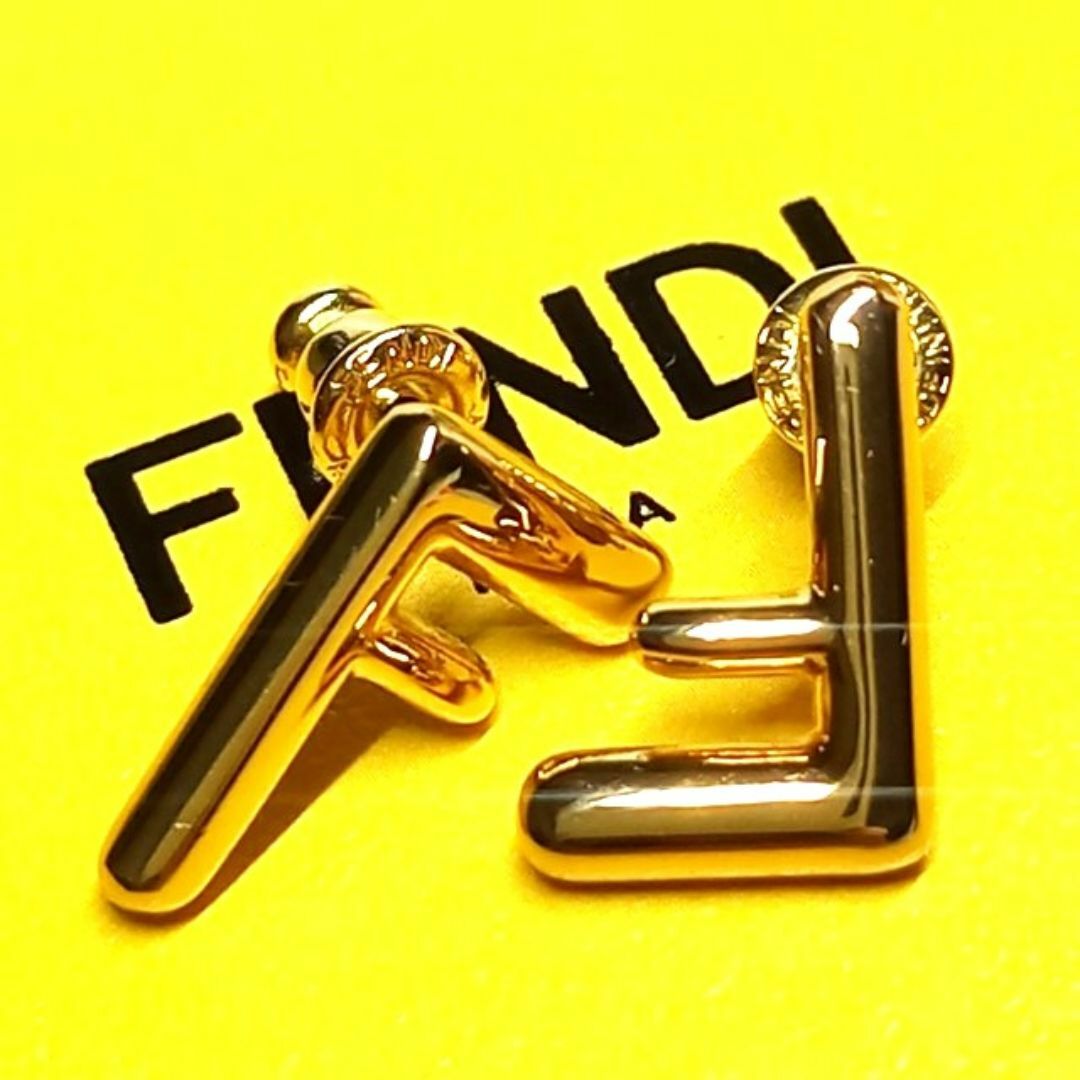 FENDI - FENDI フェンディ ロゴ ゴールド ピアス FF メッキ 人気 FENDI - FENDI フェンディ ロゴ ゴールド ピアス FF メッキ 人気
