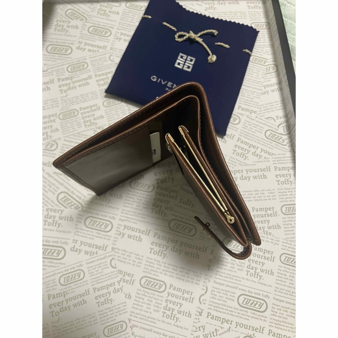GIVENCHY - ジバンシー 二つ折り財布 がま口の通販 by ウキウキ GIVENCHY - ジバンシー 二つ折り財布 がま口の通販 by ウキウキ