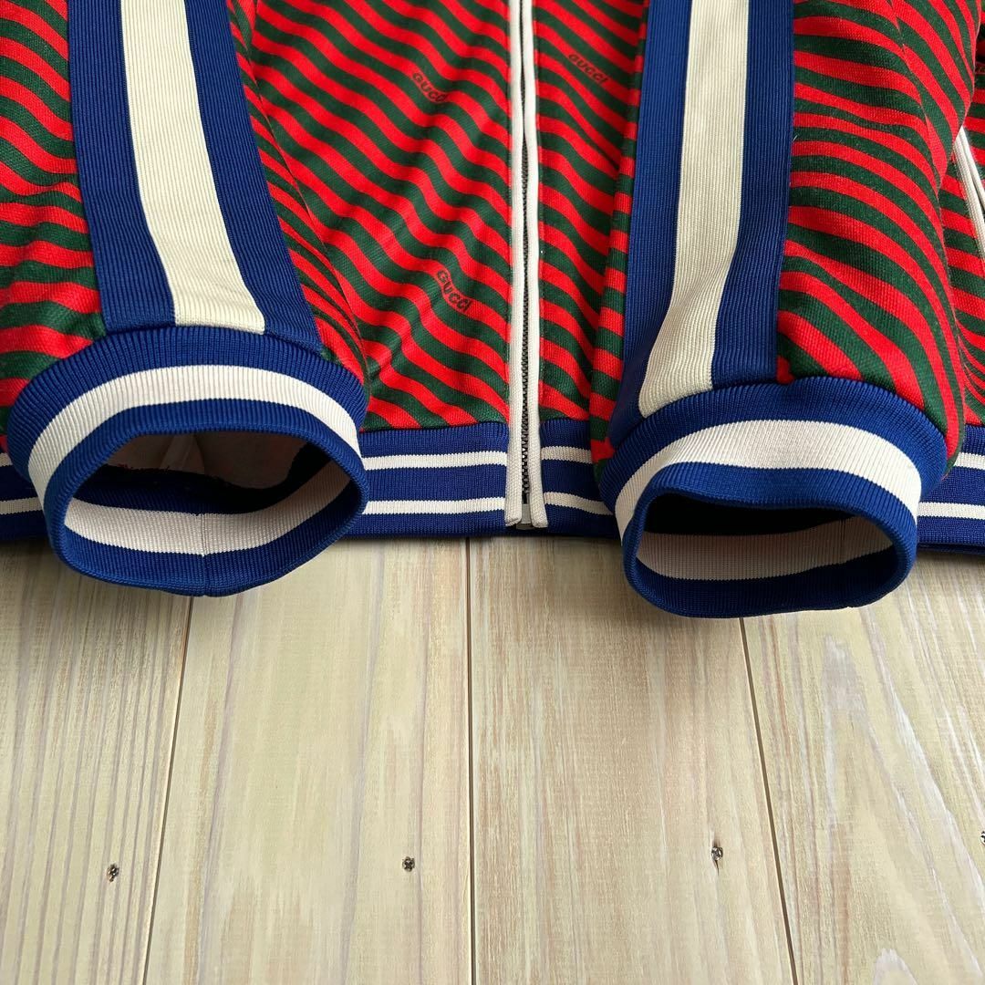 GUCCI - GUCCIグッチ 赤と緑のストライプトラックスーツ GUCCI - GUCCIグッチ 赤と緑のストライプトラックスーツ