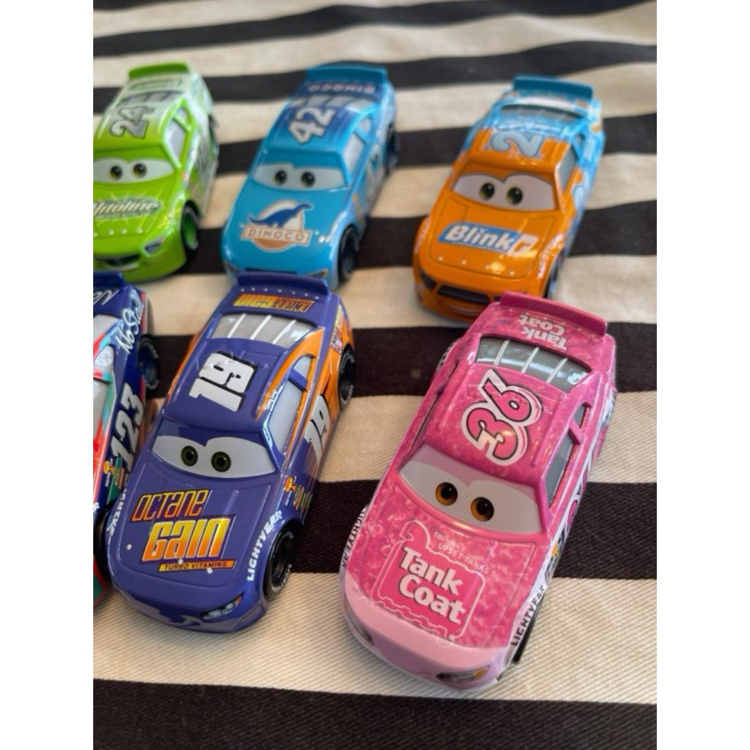 新品 カーズ ミニカー ピストンカップレースカー8台セットの通販 新品 カーズ ミニカー ピストンカップレースカー8台セットの通販