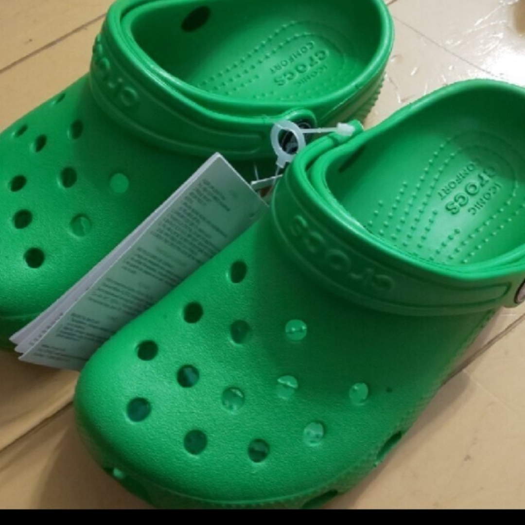 crocs(クロックス)のcrocs サンダル グリーン c13 19cm キッズ/ベビー/マタニティのキッズ靴/シューズ(15cm~)(サンダル)の商品写真